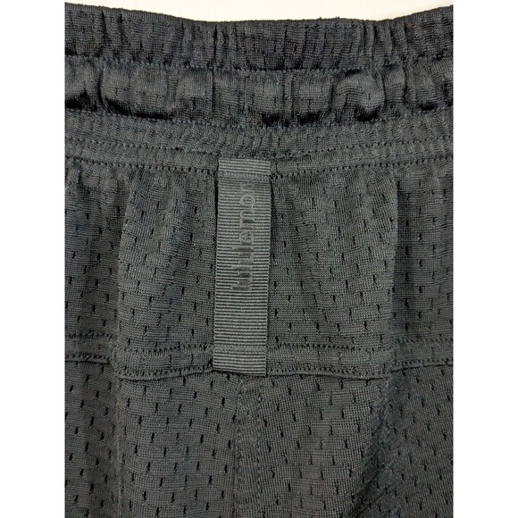 Lululemon Relaxed-Fit Mesh Training Short 8" Inseam Black Size 6 Modest Gym - Picture 6 of 8